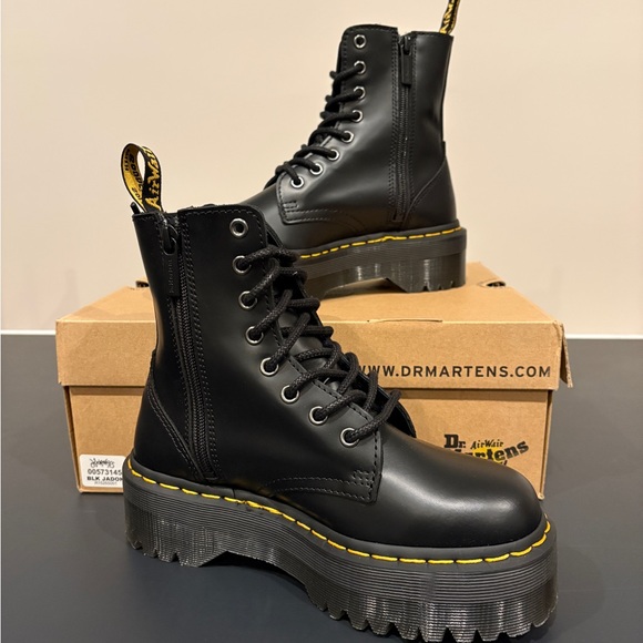 Brand New Dr AirWair Martens Jadon Boot Smooth Leather Platforms - Picture 2 of 8